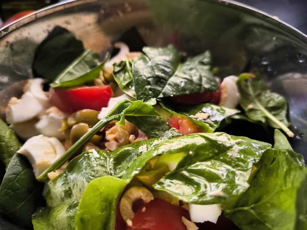 🥗 Cómo hacer una Ensalada de Espinacas de mi Huerto Urbano, con tomates y atún 🥗 20