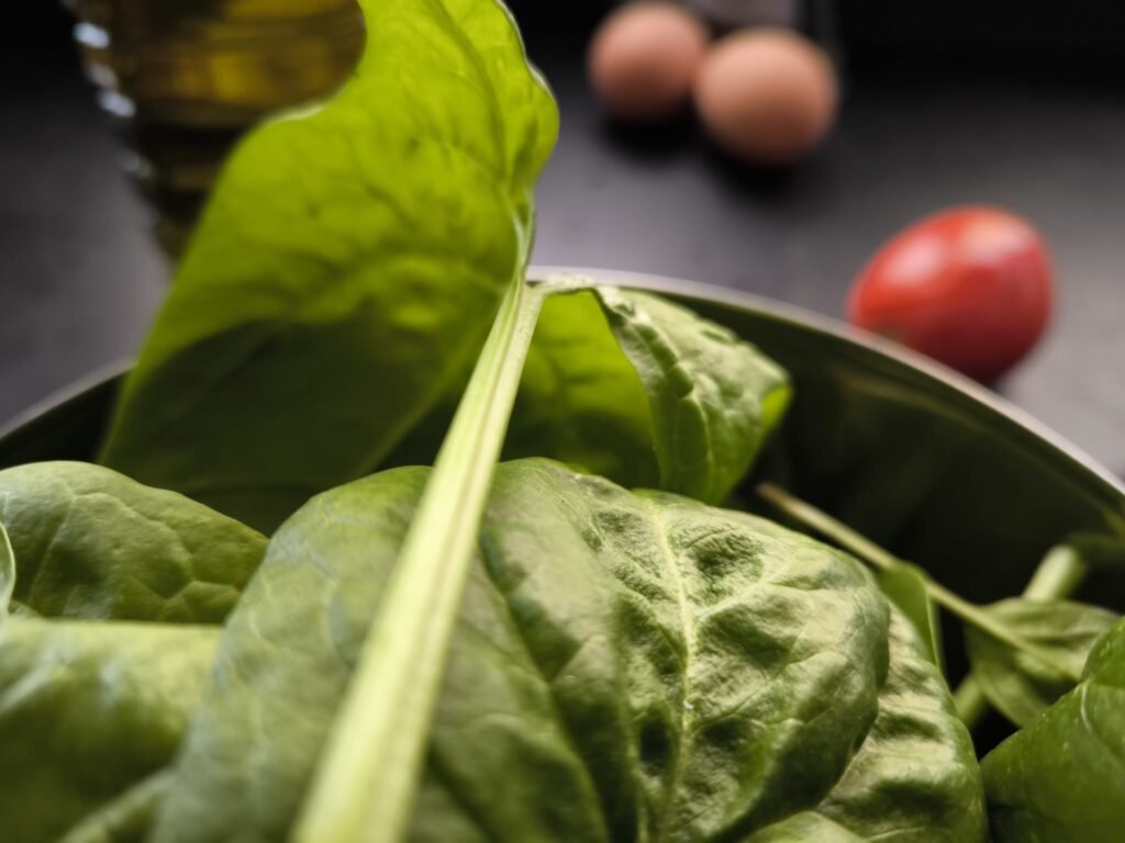 🥗 Cómo hacer una Ensalada de Espinacas de mi Huerto Urbano, con tomates y atún 🥗 21 espinacas para ensalada
