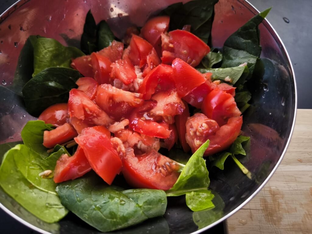 🥗 Cómo hacer una Ensalada de Espinacas de mi Huerto Urbano, con tomates y atún 🥗 17 espinacas y tomates para ensalada